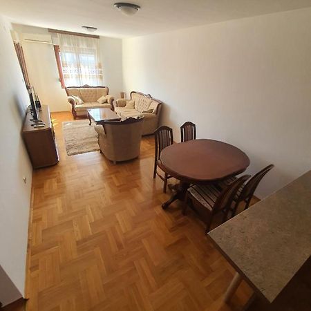 Oksana Apartment ポドゴリツァ エクステリア 写真