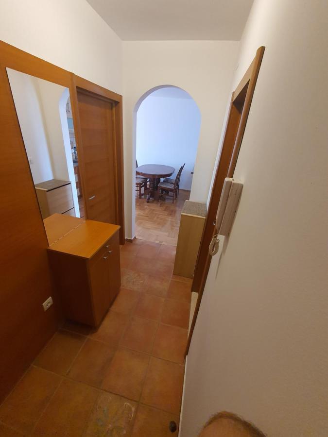 Oksana Apartment ポドゴリツァ エクステリア 写真
