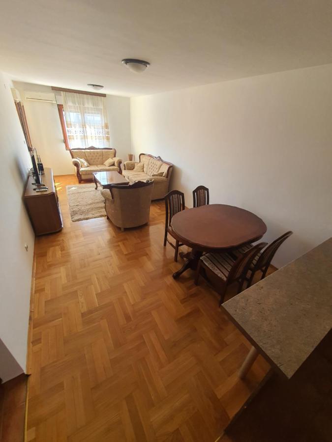 Oksana Apartment ポドゴリツァ エクステリア 写真