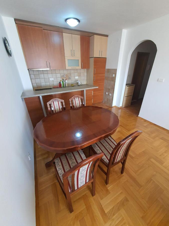 Oksana Apartment ポドゴリツァ エクステリア 写真