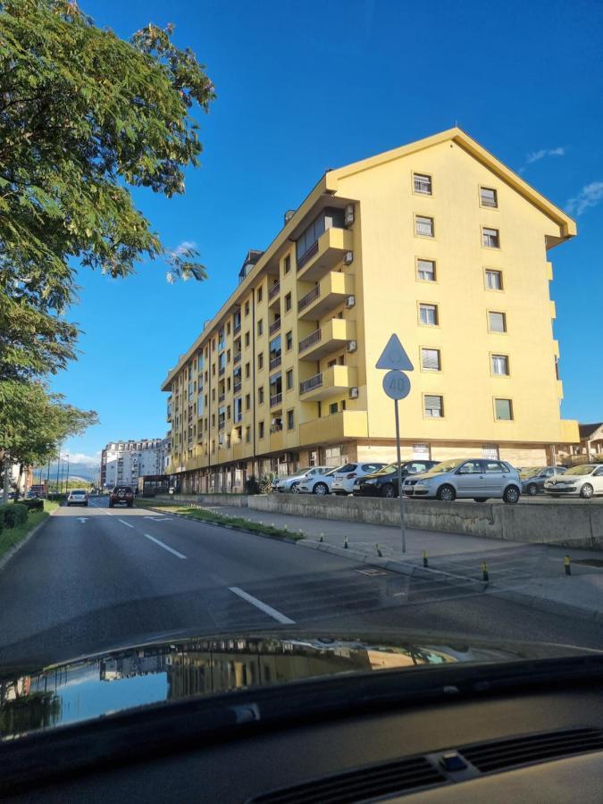 Oksana Apartment ポドゴリツァ エクステリア 写真