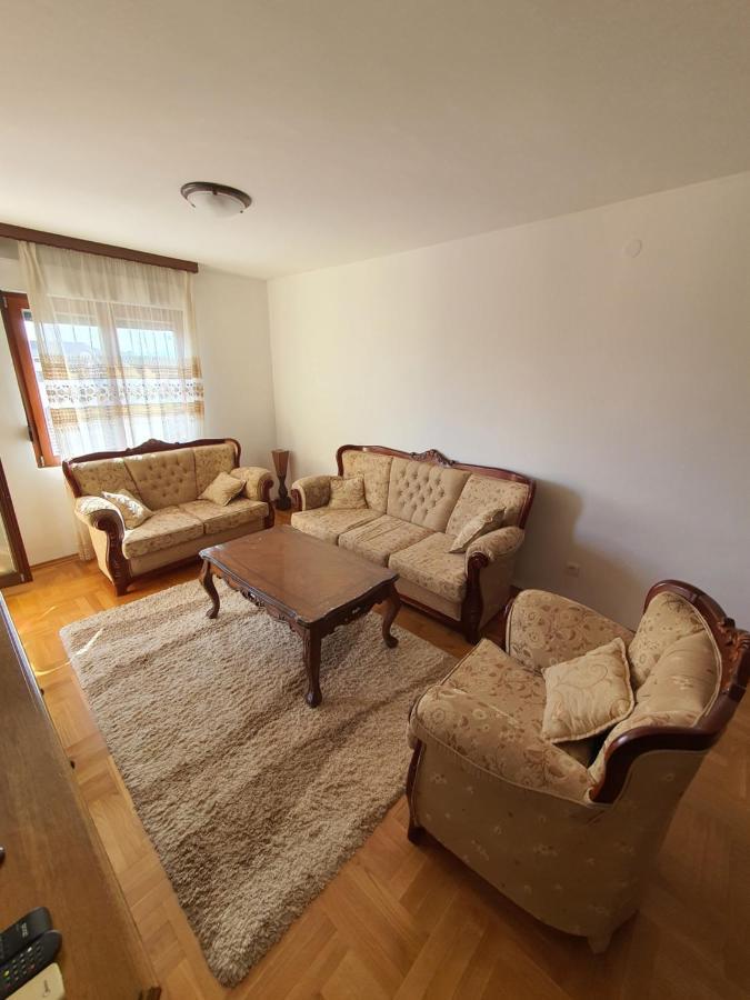 Oksana Apartment ポドゴリツァ エクステリア 写真